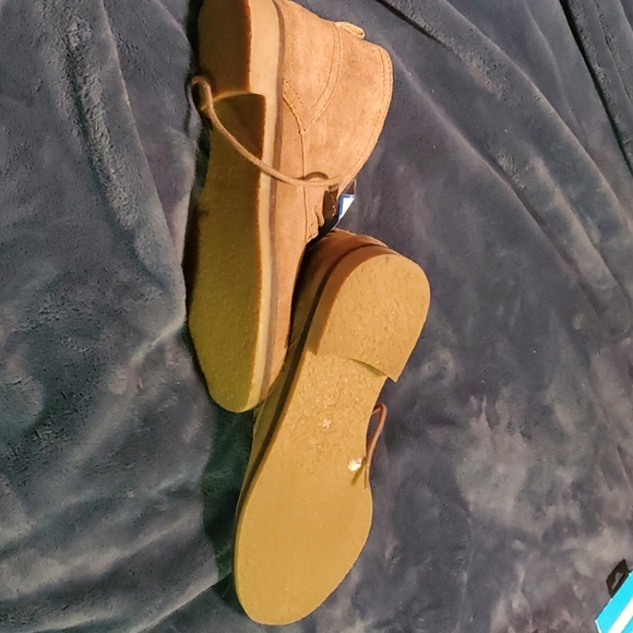 Lucky Brand, size 7.5 Ladies Tan Booties - Picture 3 of 7